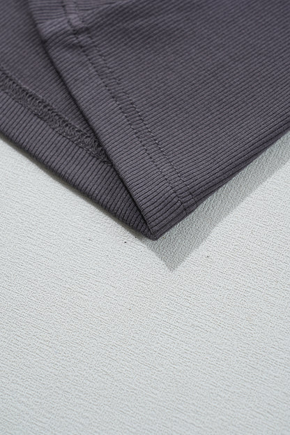 Débardeur slim en maille côtelée gris carbone à bords contrastés et col en U