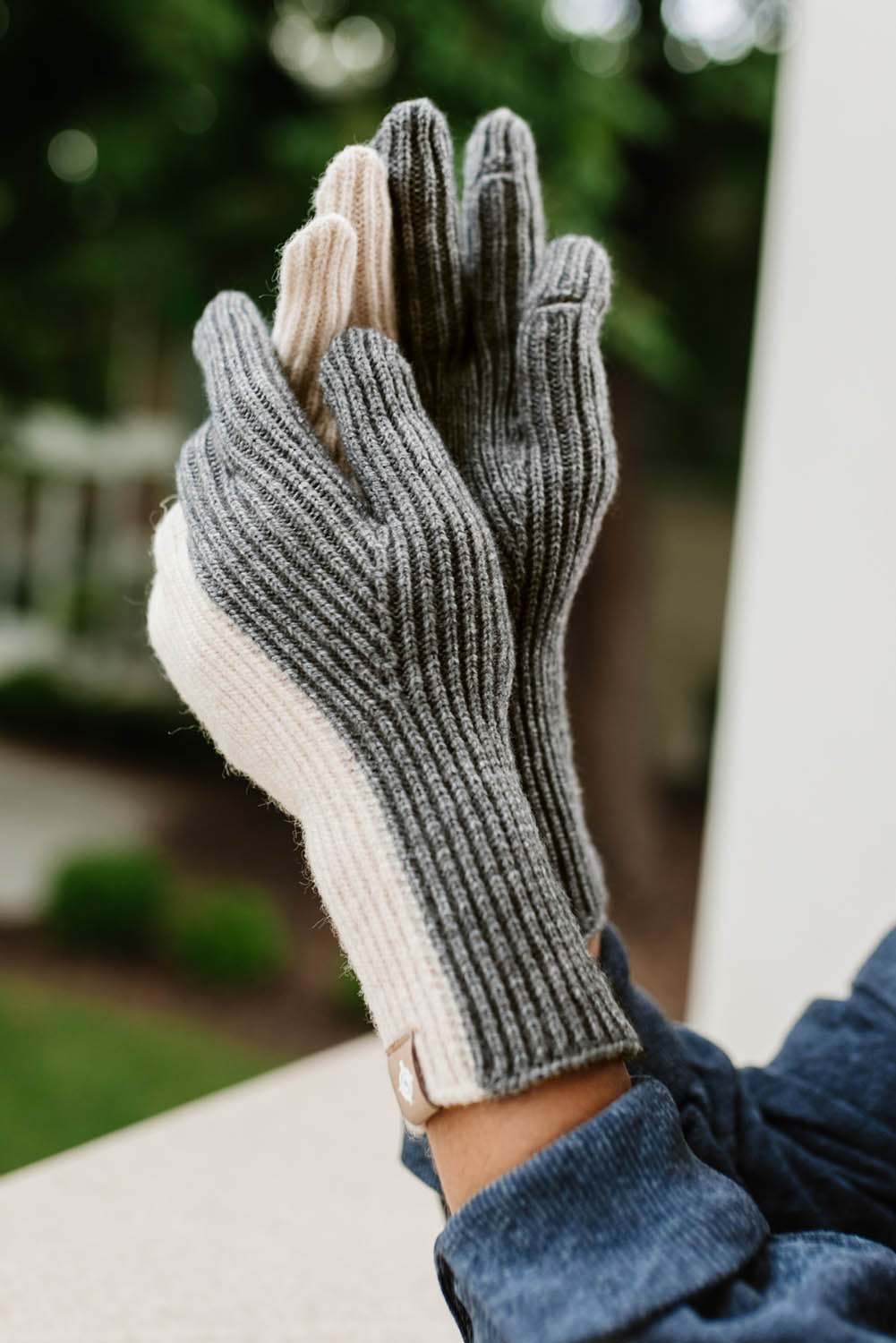Guantes de pantalla táctil de punto con bloques de color gris 