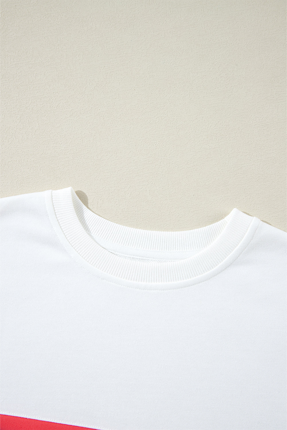 T-shirt à manches longues blanc à rayures colorées