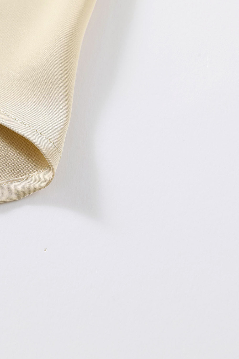 Blusa elegante de manga larga con cuello vuelto negro