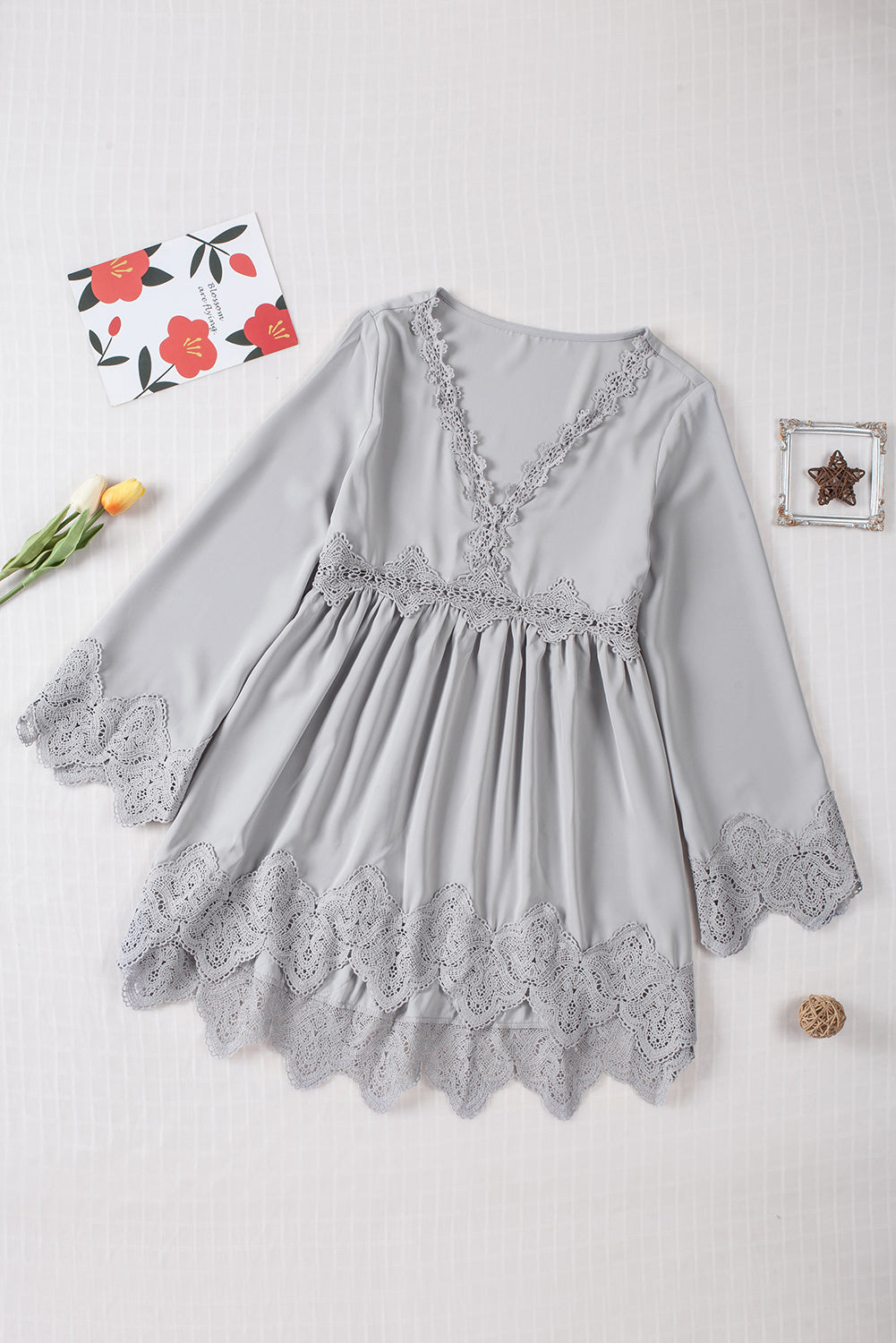 Chemisier à manches cloche et empiècements en crochet