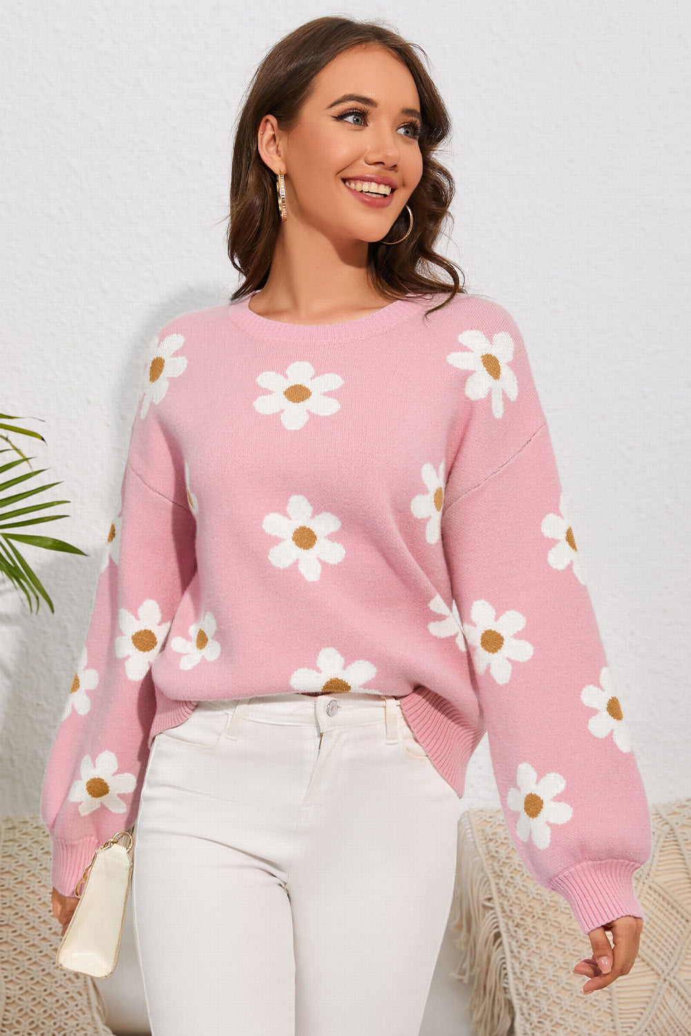 Pull à épaules tombantes et motif floral rose 