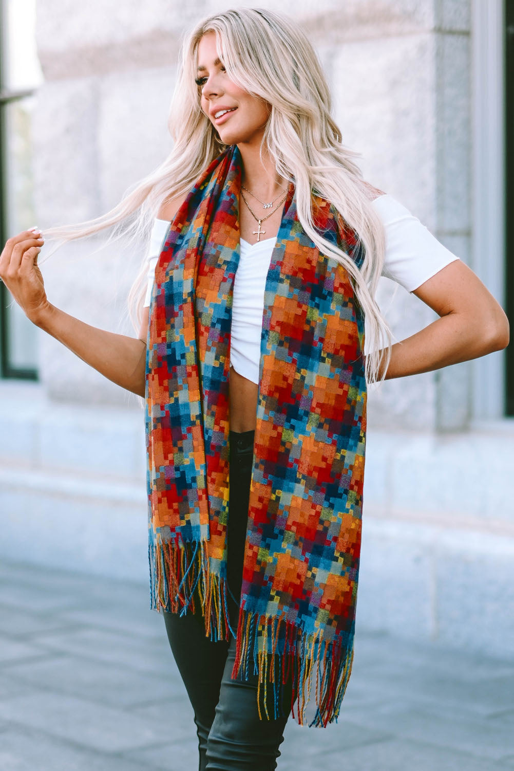 Bufanda con dobladillo con flecos y estampado de cuadros multicolor 