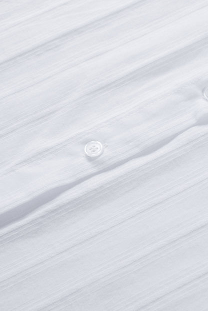 Camisa con botones texturizados y bolsillos