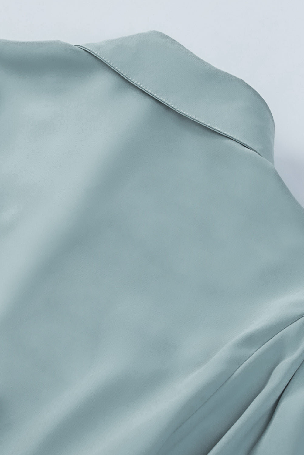 Chemisier boutonné à manches bouffantes de couleur unie