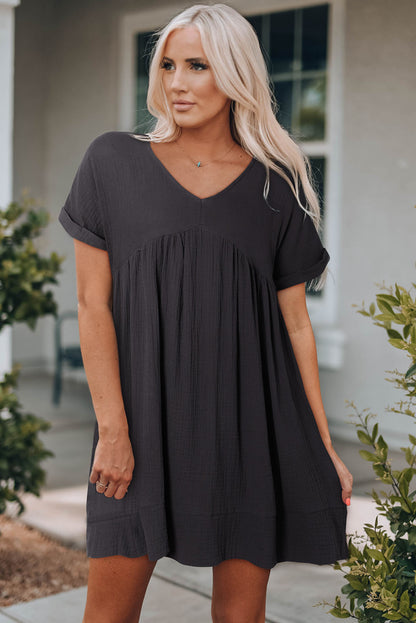 Minivestido babydoll enrollable de manga corta con cuello en V