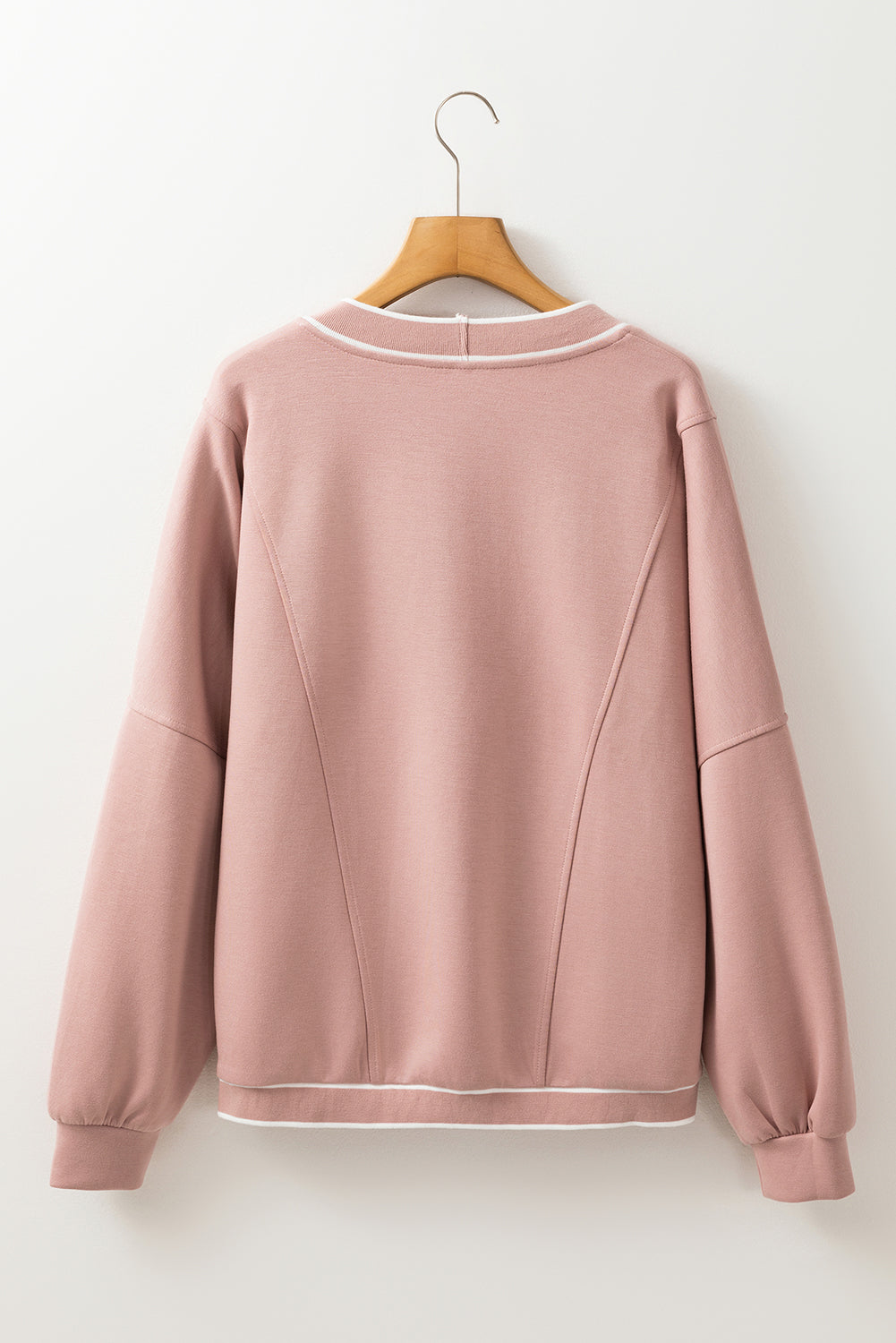 Cardigan en tricot à rayures roses contrastées, col en V, boutonné sur le devant, poches