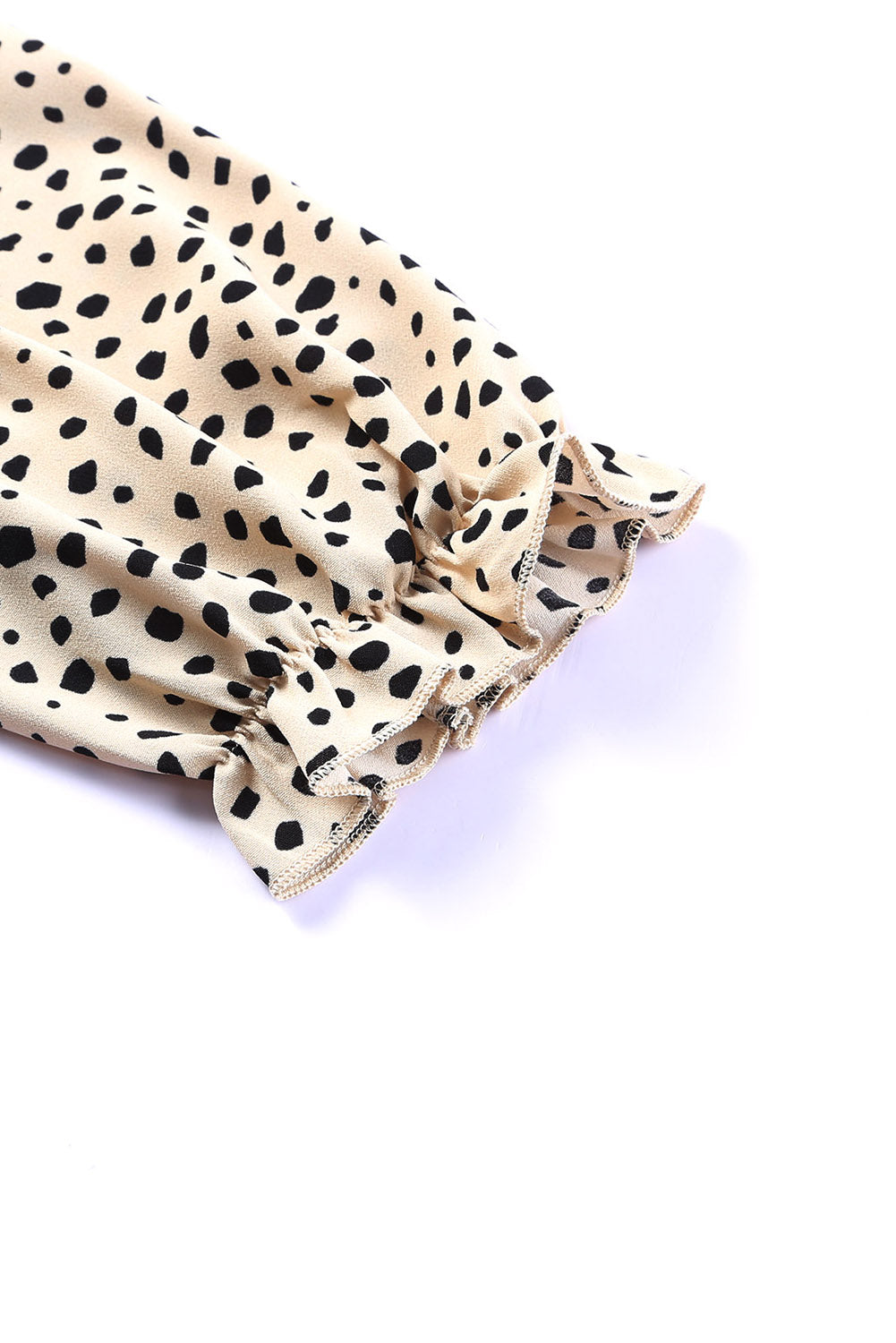 Blusa de guepardo con cuello con volantes y mangas 3/4 de color caqui 