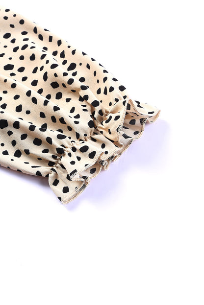 Blusa de guepardo con cuello con volantes y mangas 3/4 de color caqui 