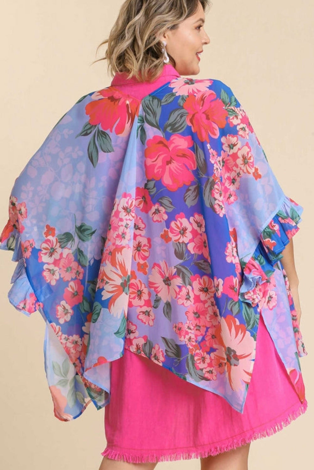 Kimono holgado con manga 3/4 y volantes con estampado floral 