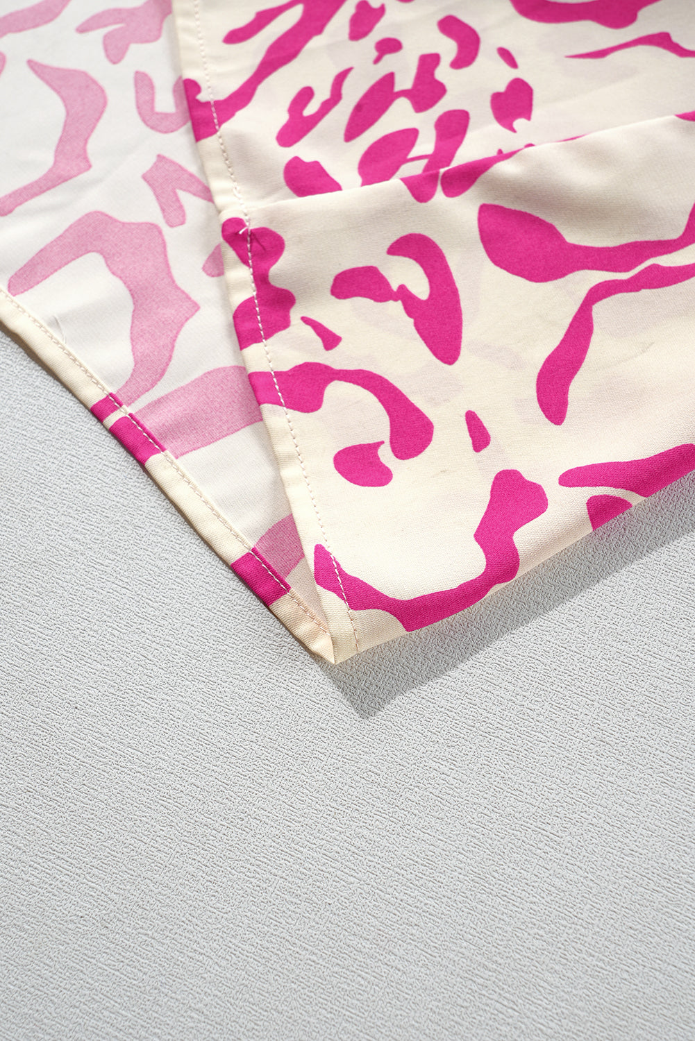 Mini-robe babydoll ample à imprimé léopard rose