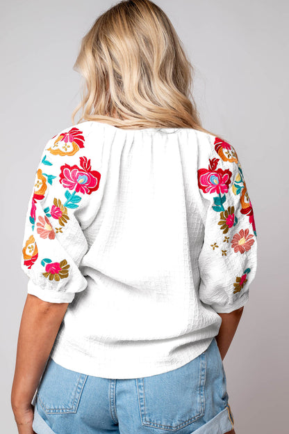 Chemisier texturé à manches bouffantes et broderie florale blanche
