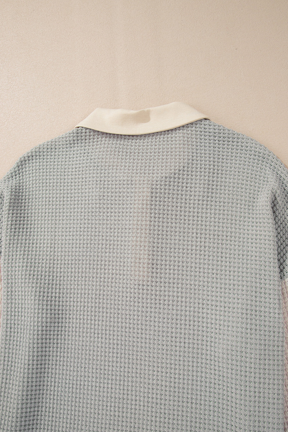 Haut Henley texturé kaki à col colorblock