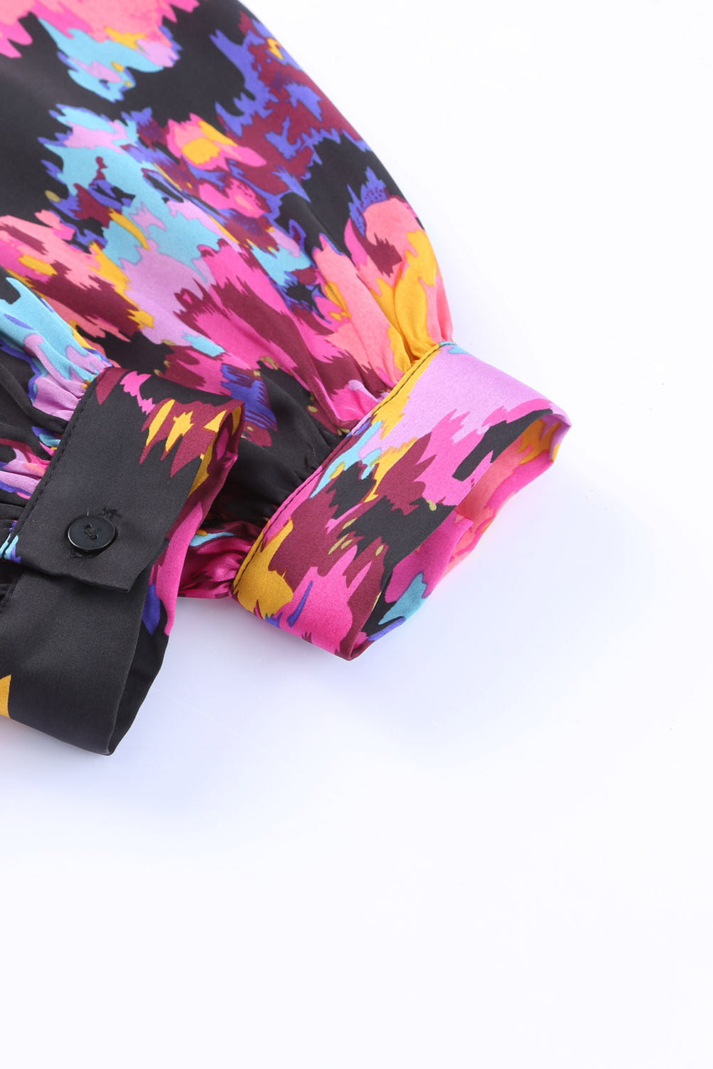 Blusa con mangas abullonadas y cuello en V con estampado de grafiti 