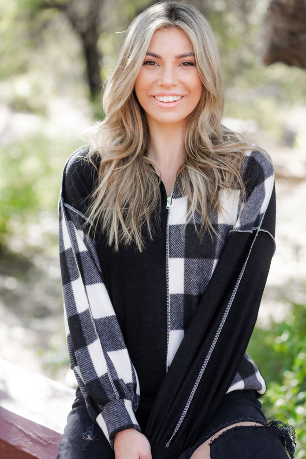 Haut à col et coutures apparentes en patchwork à carreaux noirs 