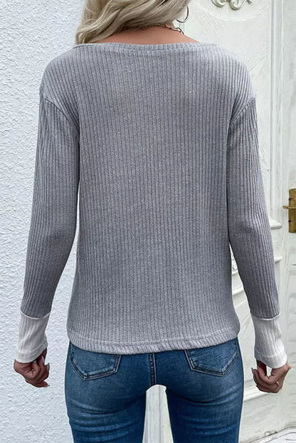 Haut à col en V côtelé à imprimé patchwork léopard