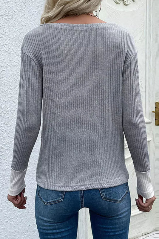 Haut à col en V côtelé à imprimé patchwork léopard