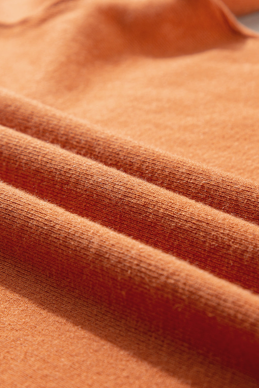 Pull slim à col montant et bords contrastés de couleur jaune paille