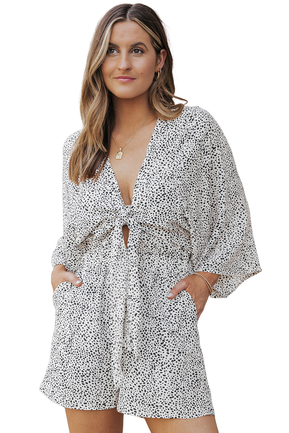 Blusa de guepardo con cuello con volantes y mangas 3/4 de color caqui 