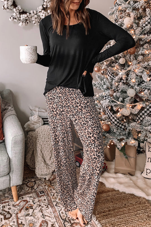 Conjunto de salón con top de manga larga y pantalones con estampado de leopardo