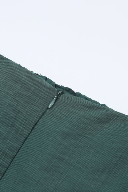 Minivestido negro con cuello cuadrado y manga abullonada