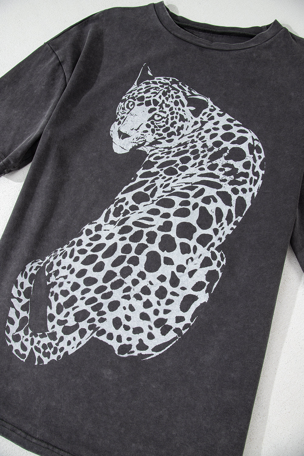 T-shirt graphique gris moyen à imprimé guépard vintage délavé minéral