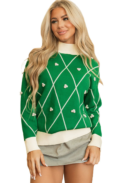 Pull col montant à motif losanges vert foncé avec pompons contrastés