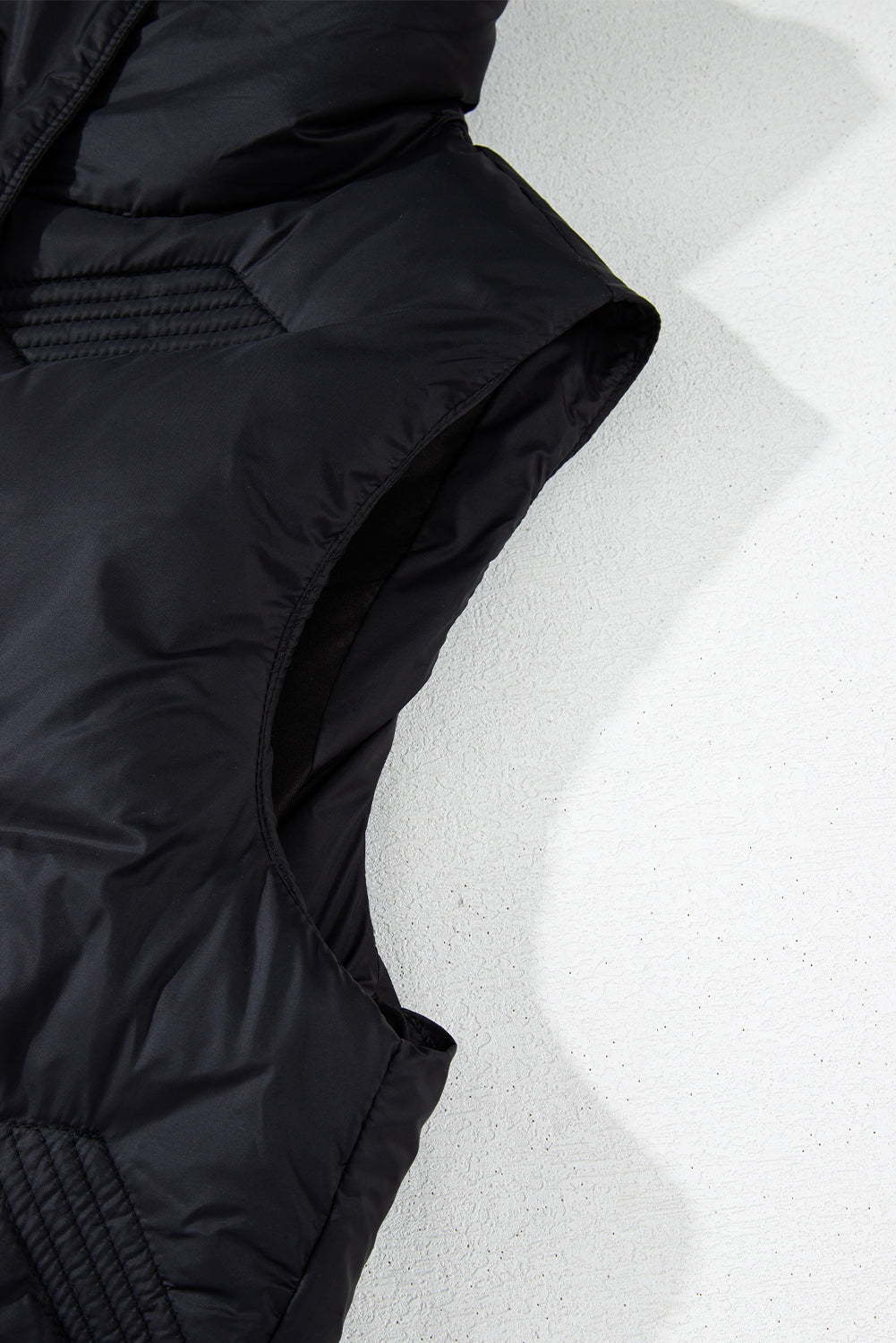 Veste matelassée noire à col montant et fermeture éclair