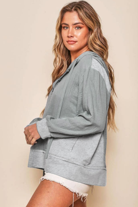 Sudadera con capucha casual con estampado de patchwork en contraste gris 
