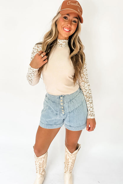 Haut slim beige à manches longues et col montant en dentelle florale