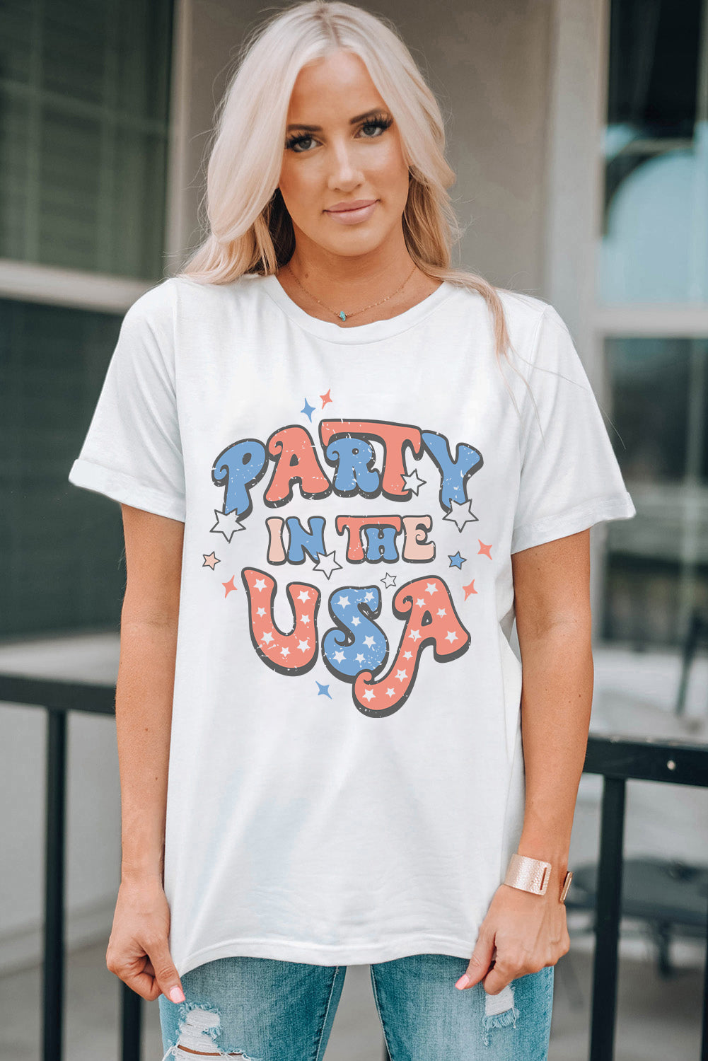 T-shirt graphique blanc à la mode avec drapeau américain PARTY IN THE USA