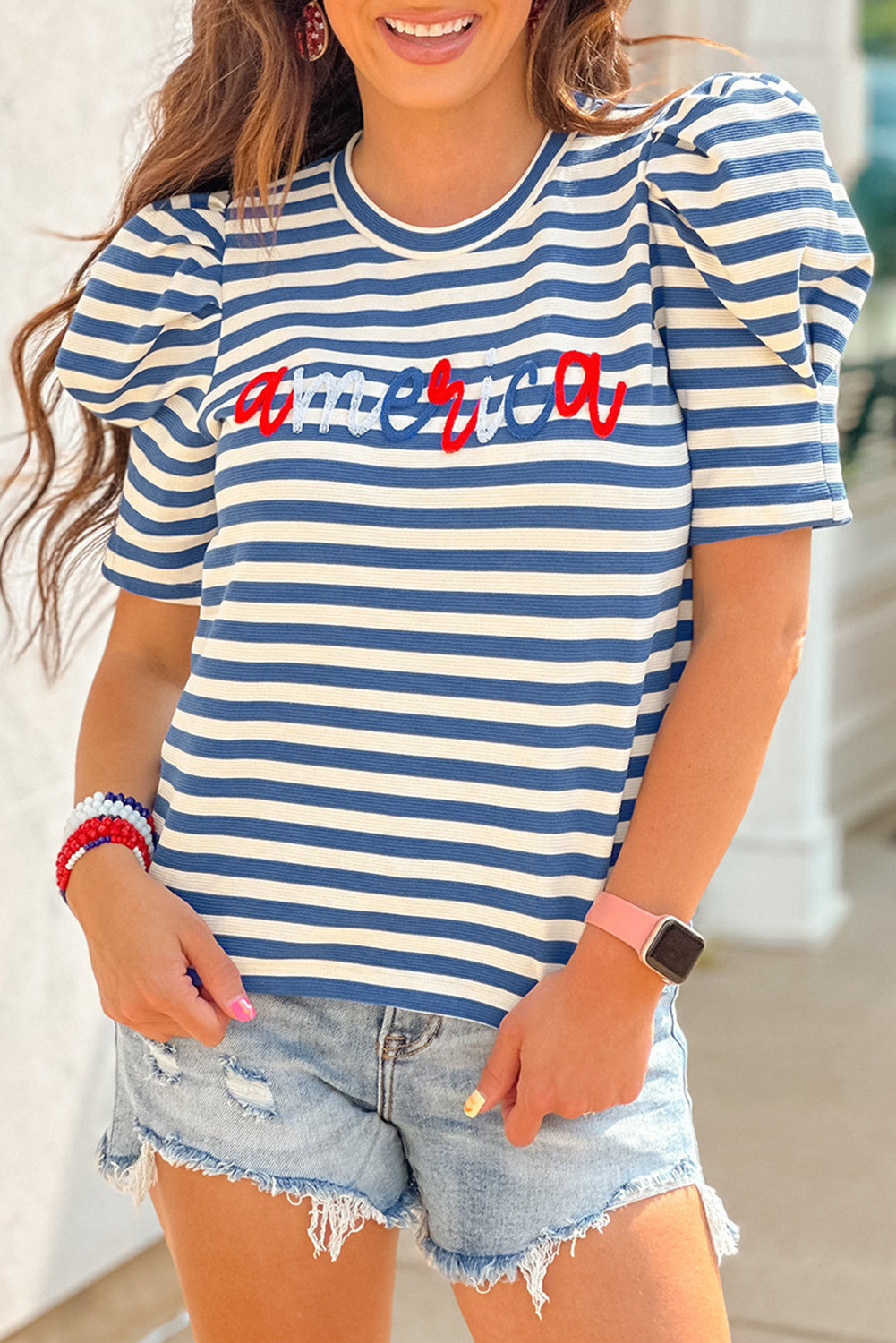 T-shirt à manches bouffantes et motif cursif Blue Stripe America