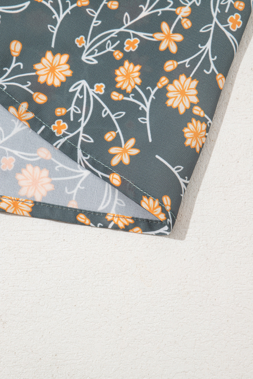 Chemisier vert à manches lanternes et col en V boutonné, motif patchwork floral, grande taille