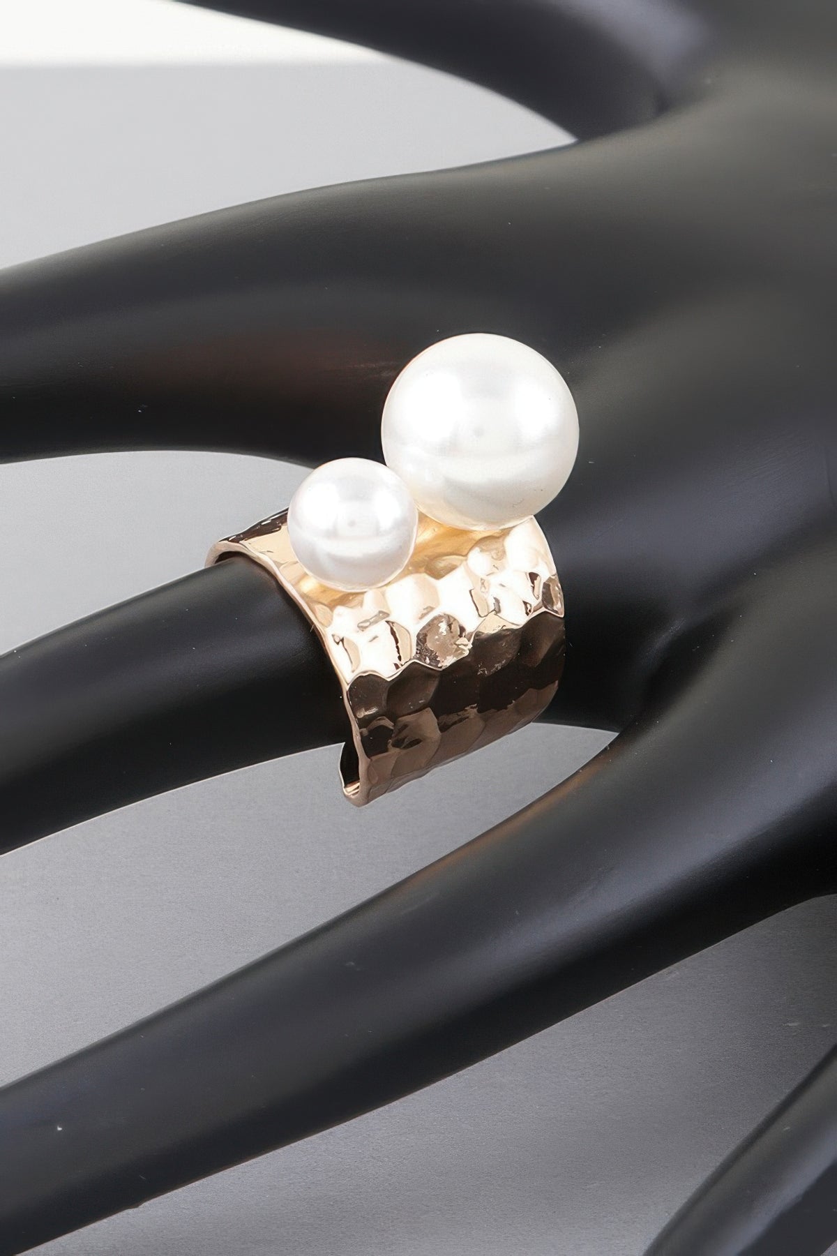 Hammered Twin Pearl Ring – Gold Cream