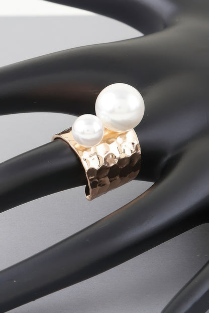 Hammered Twin Pearl Ring – Gold Cream