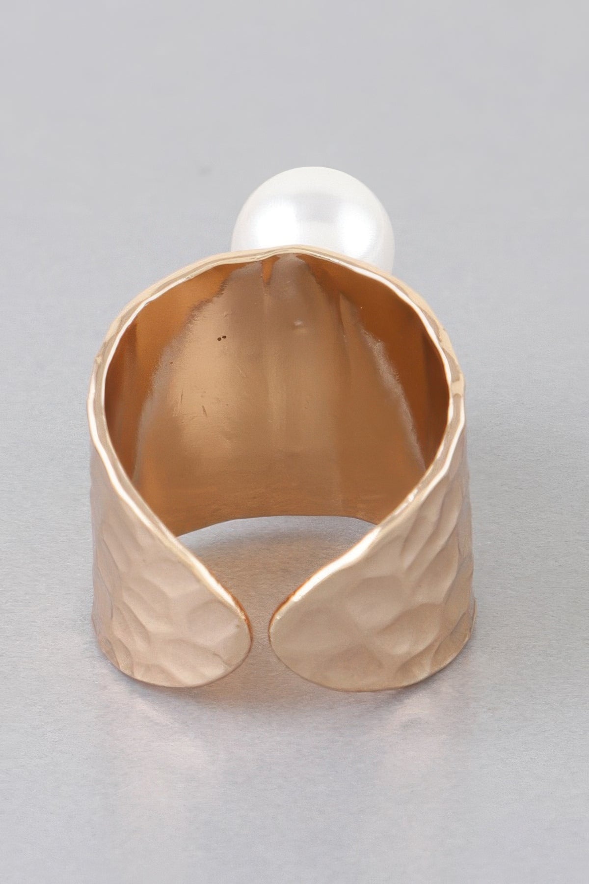 Hammered Twin Pearl Ring – Gold Cream – alternate view