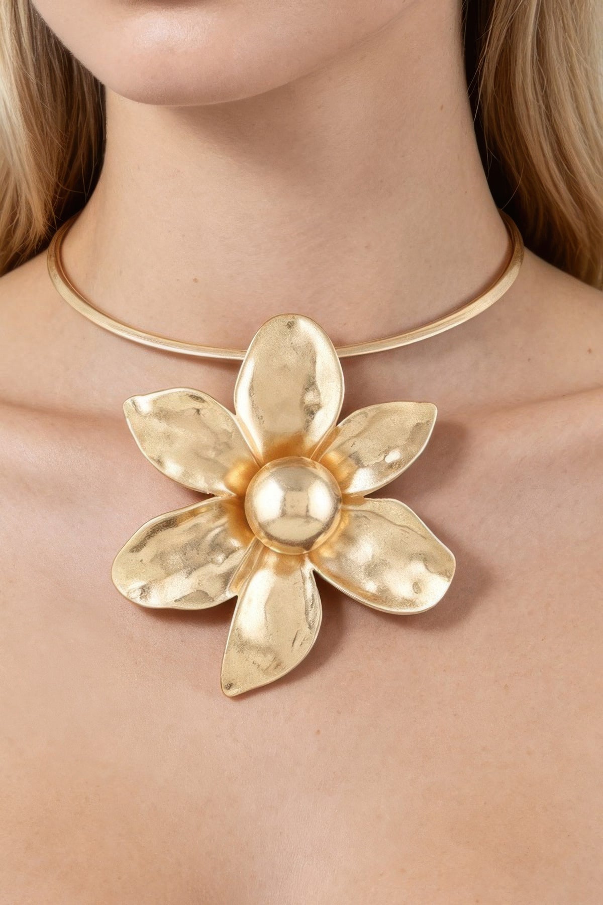 Hammered Flower Choker Necklace