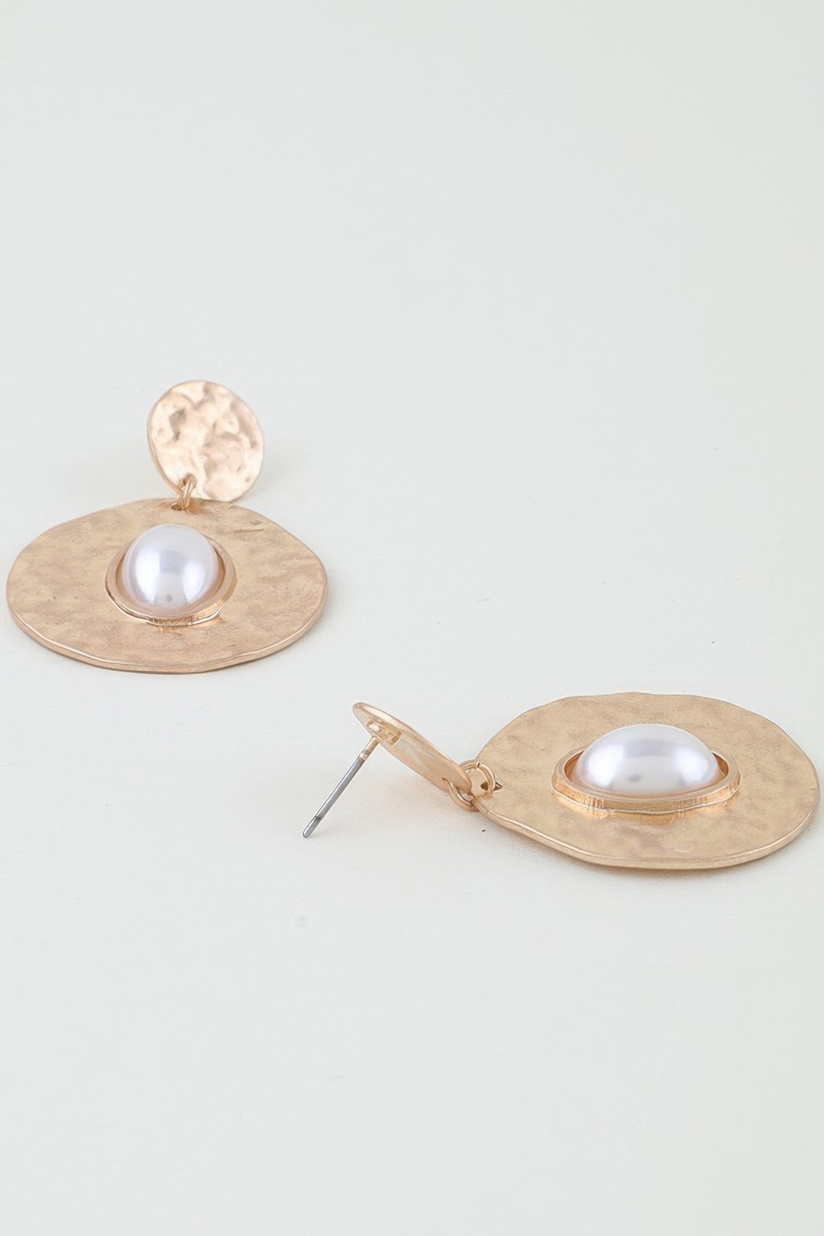 Hammered Pearl In The Sea Earrings