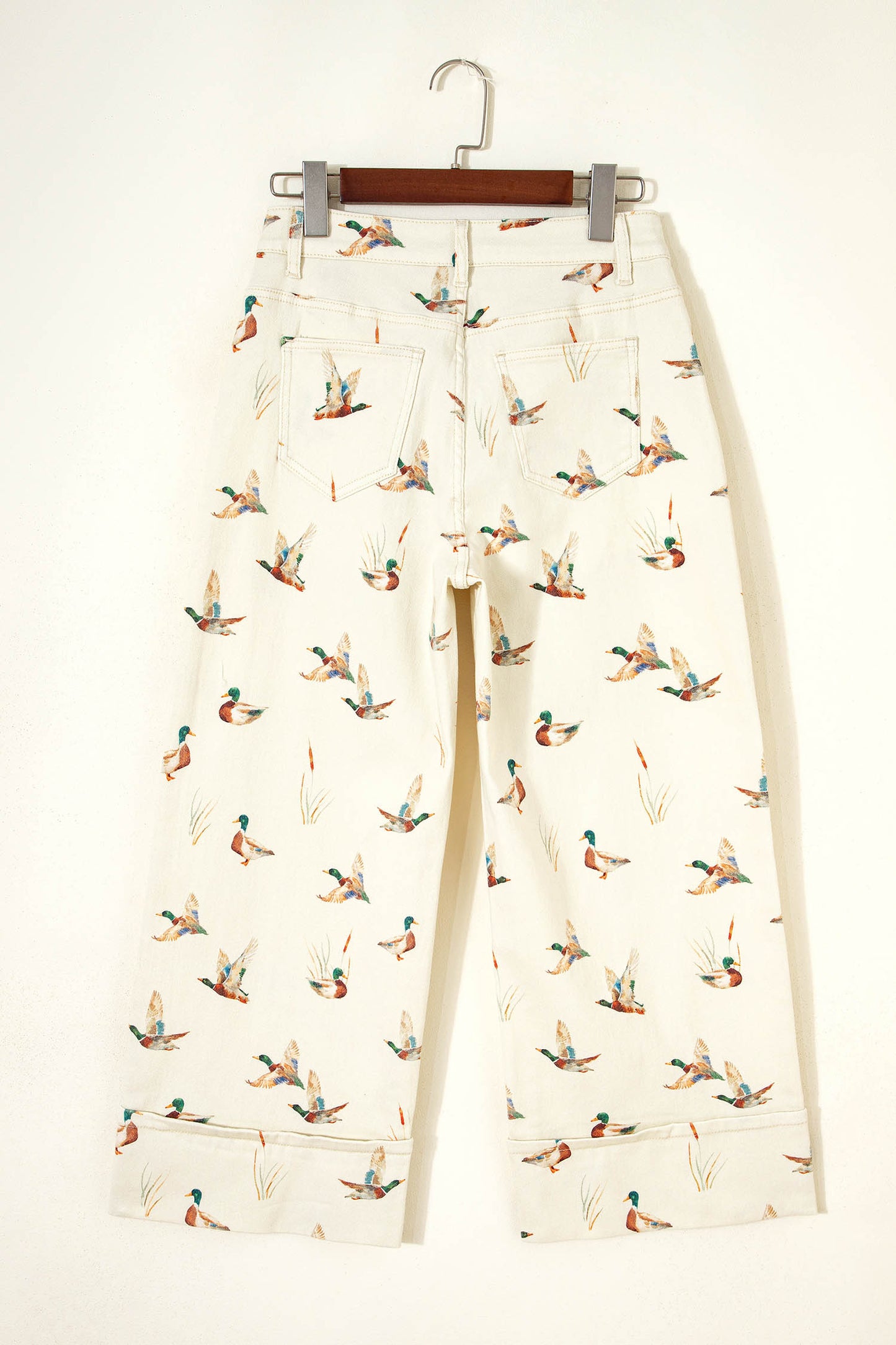 Beige Stylish Mallard Printed Cuffed Hem Shift Jeans