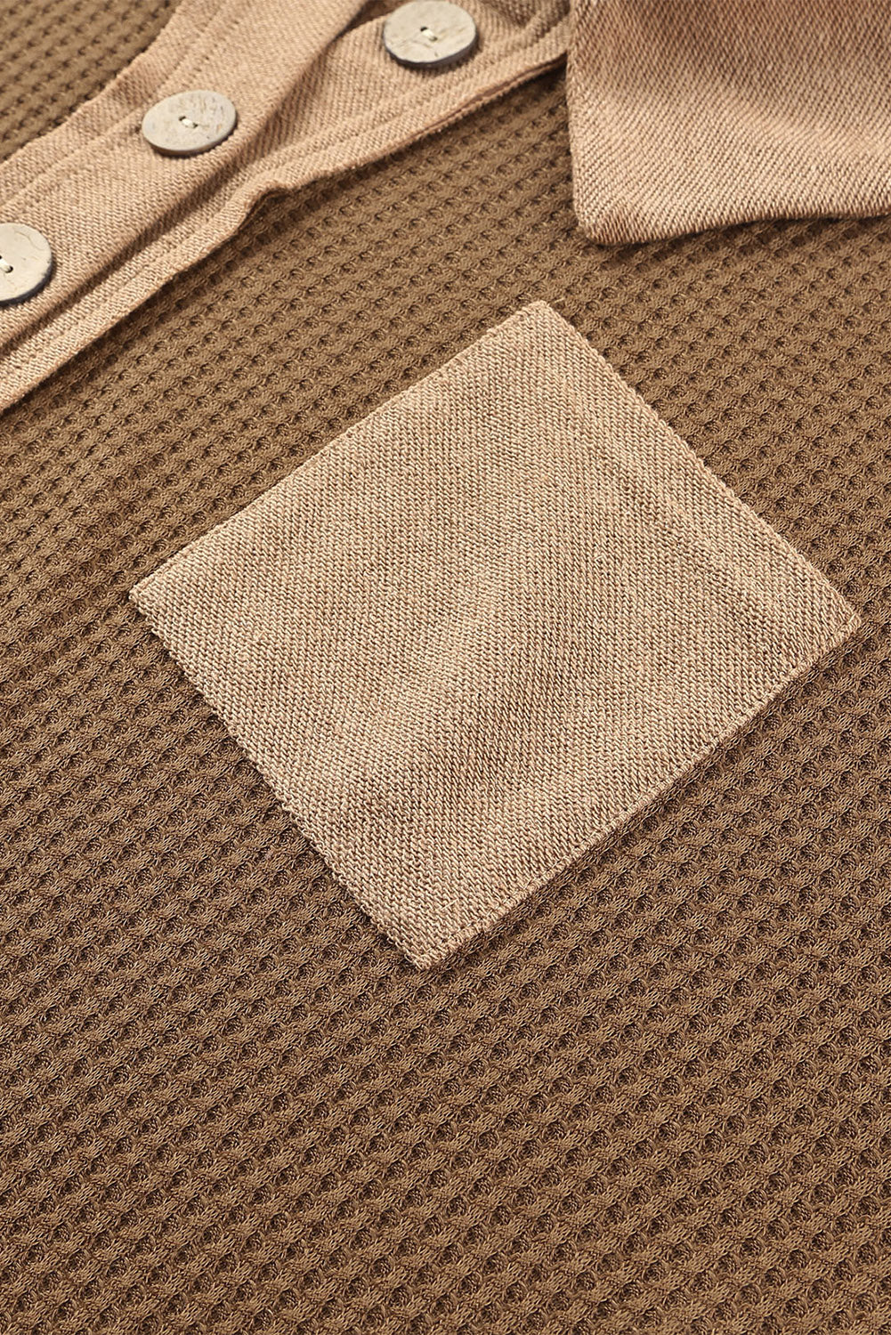 Top de manga larga con botones de punto tipo gofre marrón 