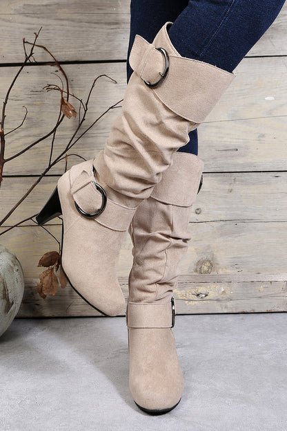 Botas de tacón con cremallera y decoración con hebilla y punta en punta beige 