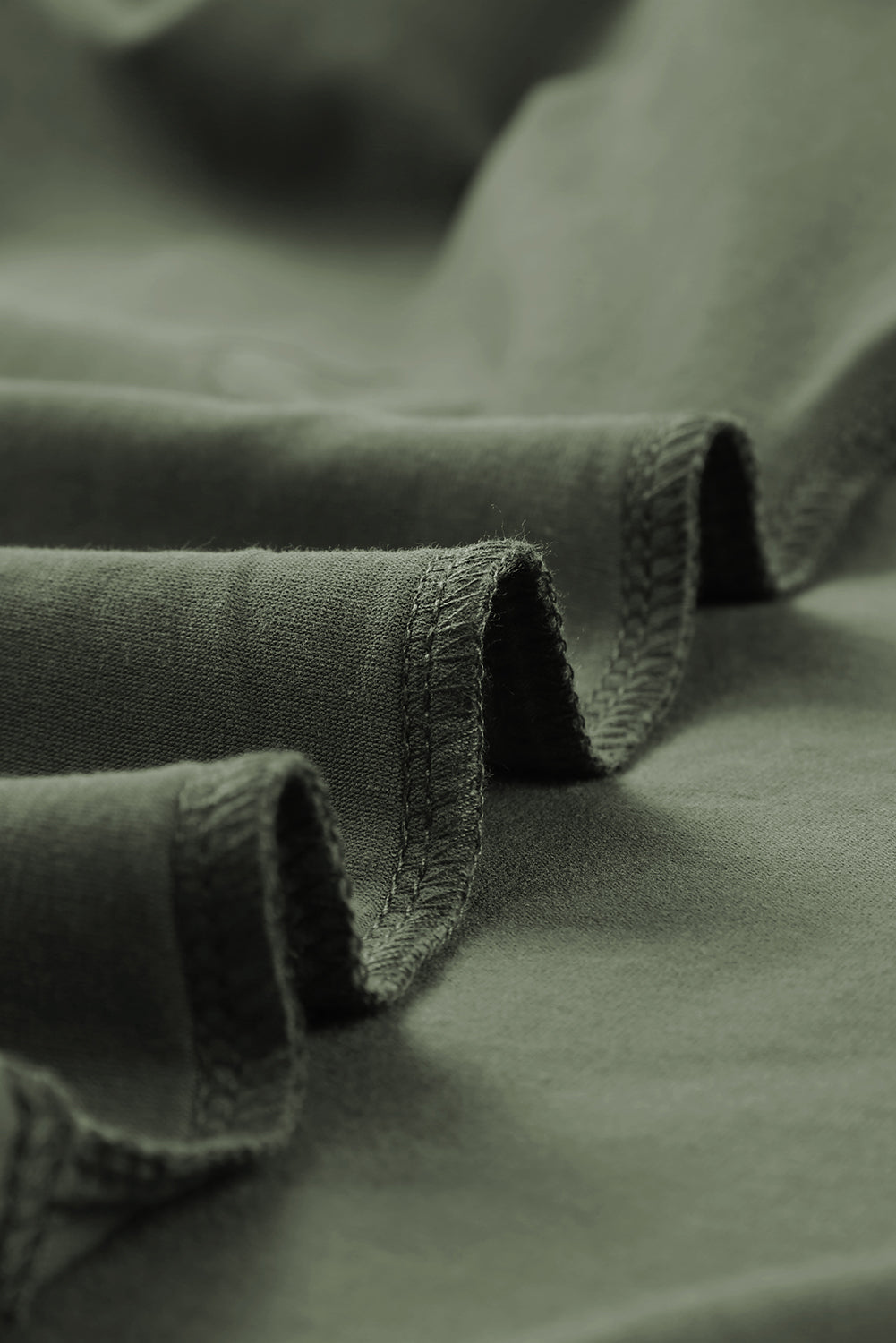 Haut à manches courtes et ourlet asymétrique délavé et vieilli