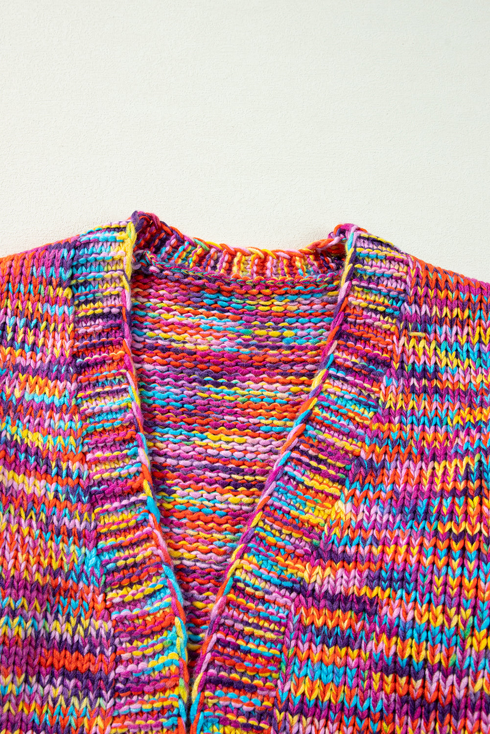 Cardigan ouvert à épaules tombantes et confettis roses