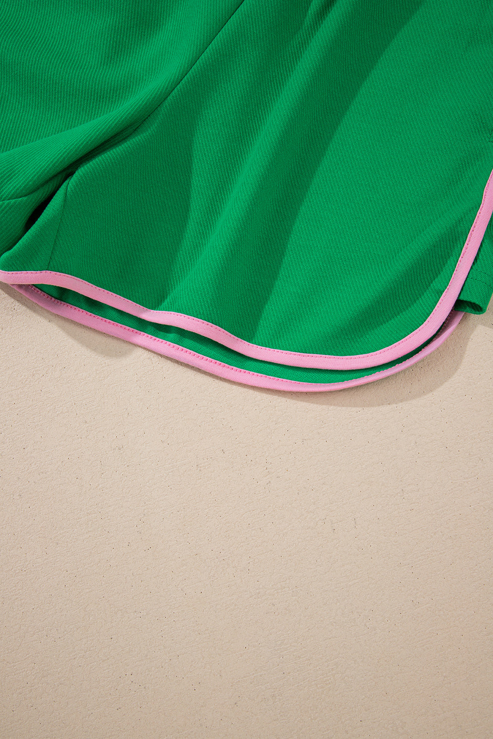 Ensemble t-shirt ras du cou et short texturés bicolores vert vif