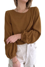 Top con mangas abullonadas y cuello redondo texturizado marrón 