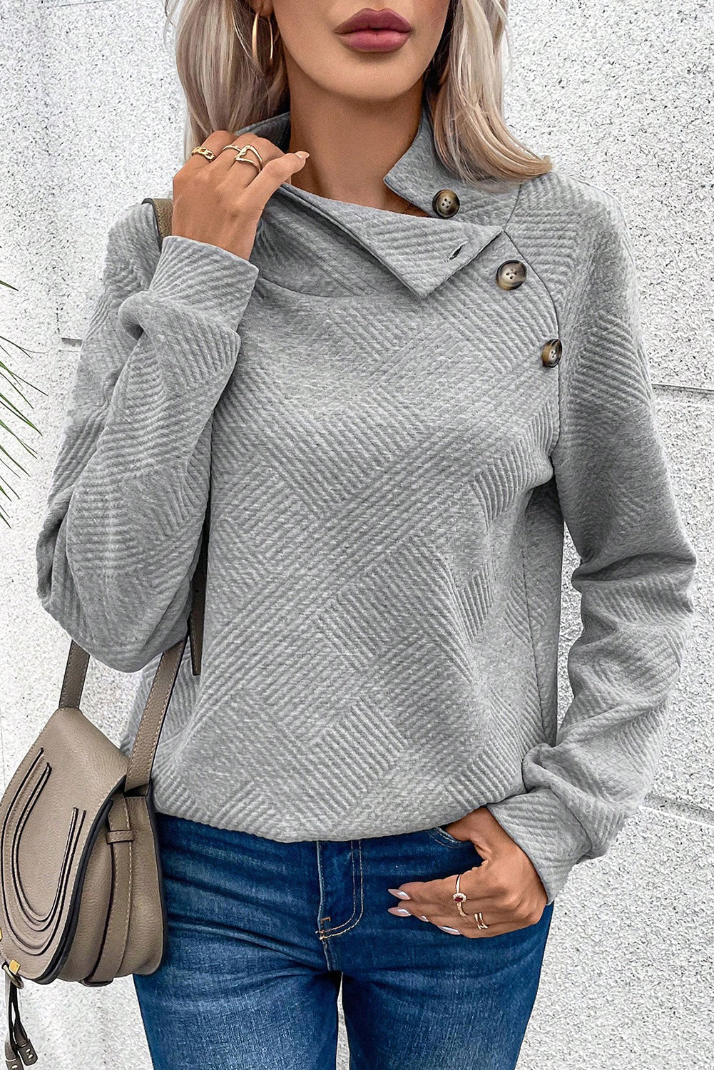 Sweat-shirt texturé gris à col montant et boutons asymétriques 