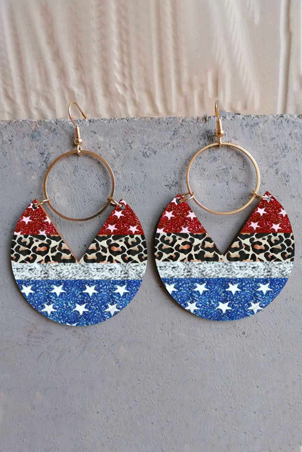 Pendientes colgantes de madera redondos con muesca y patrón de rayas multicolores