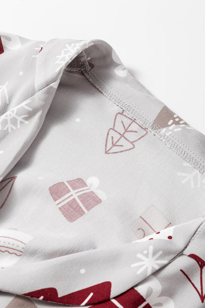 Ensemble pyjama gris clair avec chemise et pantalon imprimés de Noël