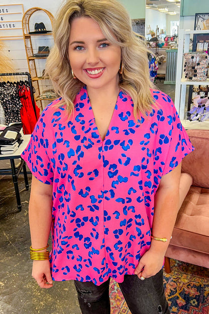Chemisier col V grande taille à imprimé léopard contrasté rose