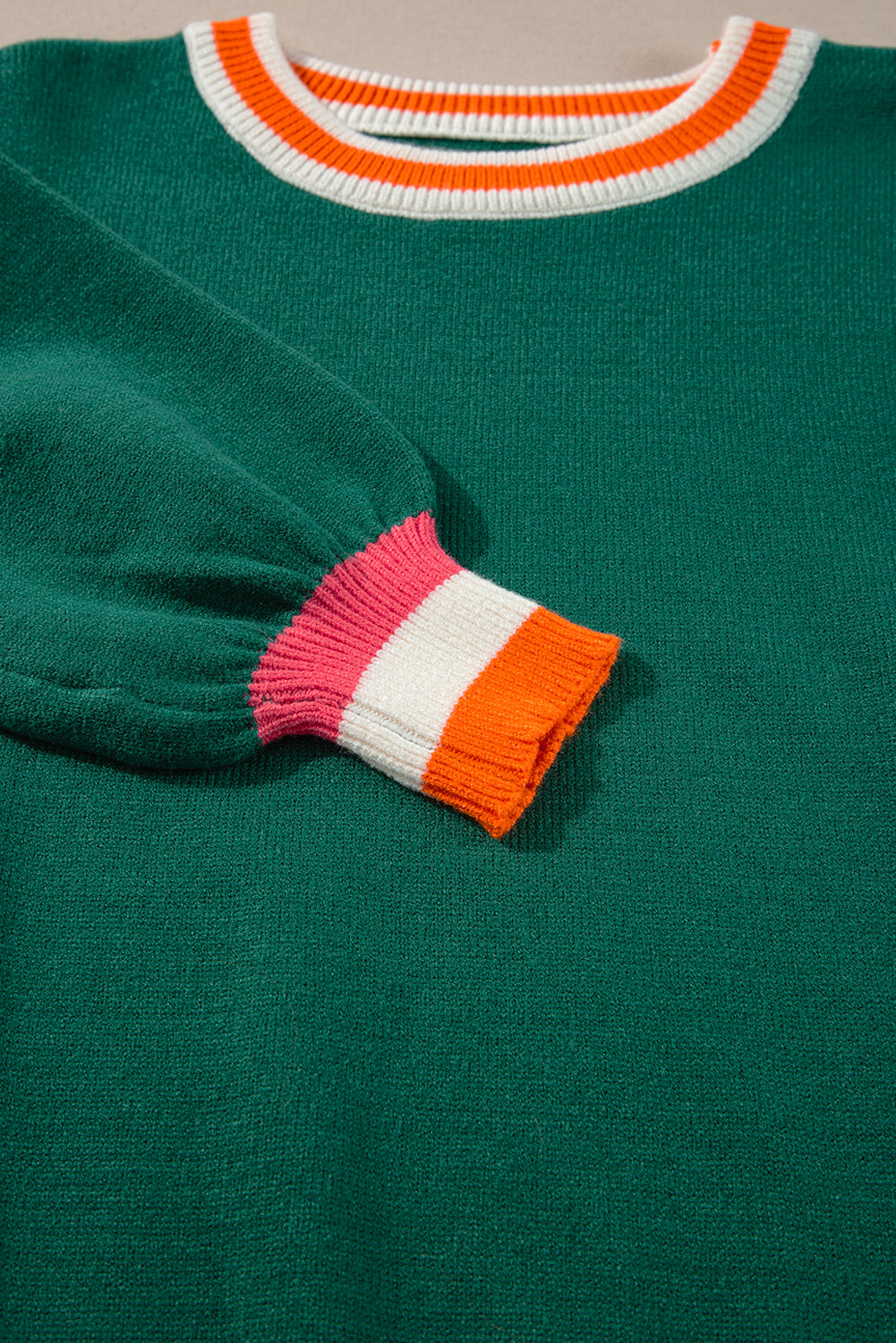 Pull à épaules tombantes et bordure rayée vert noirâtre